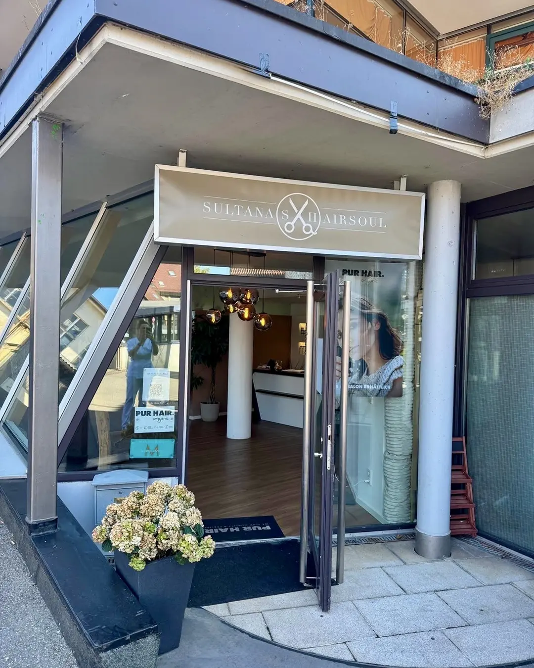 Eingang zum Laserstudio im Salon Sultanas Hair Soul, Strümpfelbacher Str. 21, Weinstadt-Endersbach