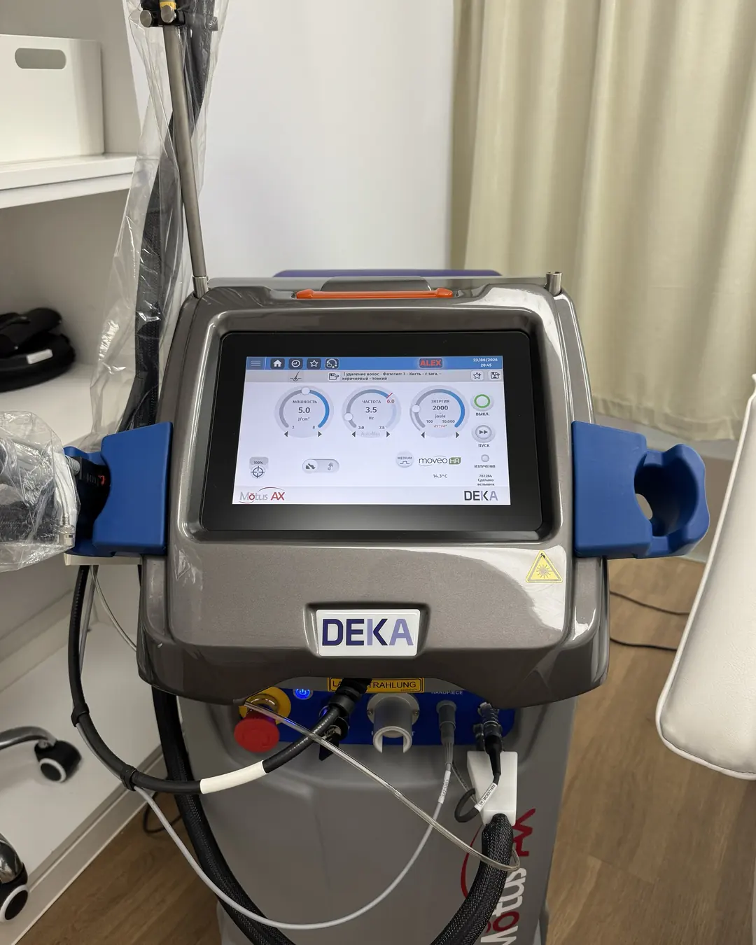 Alexandritlaser DEKA Motus AX - Display des Geräts